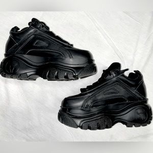 🖤SALE❤️NEW WINDSOR SMITH MATTE BLACK PLATFORM SNEAKERS- not available anymore!